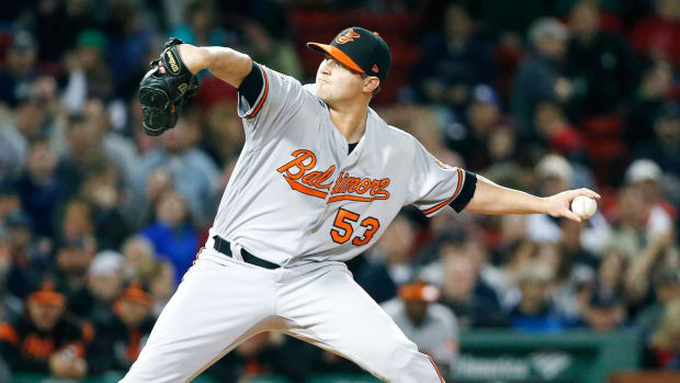zach-britton-cubs-topper_1.jpg